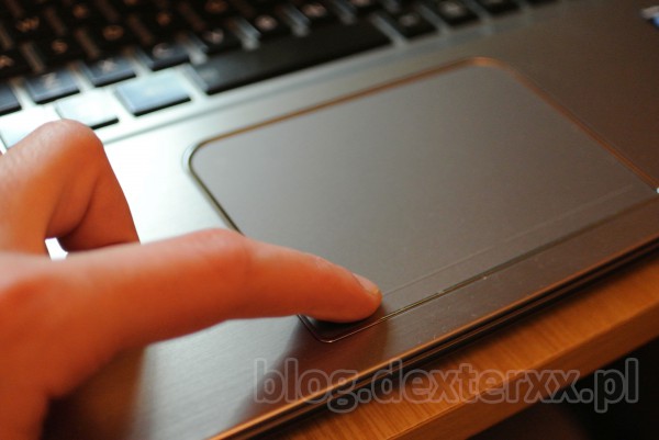 Przyciśnięty touchpad ;)