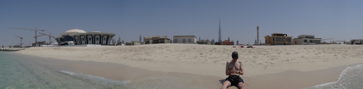 Smażę cycki na plaży u arabów, w tle Burj Khalifa